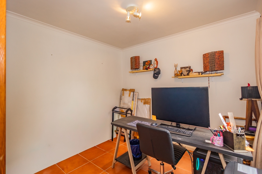 3 Bedroom Property for Sale in The Crest Western Cape